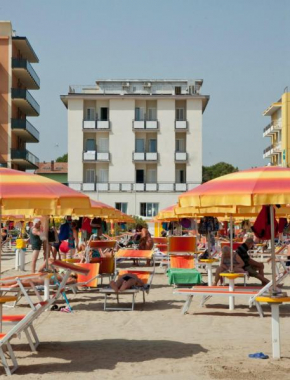  Hotel Cosmopolita  Римини